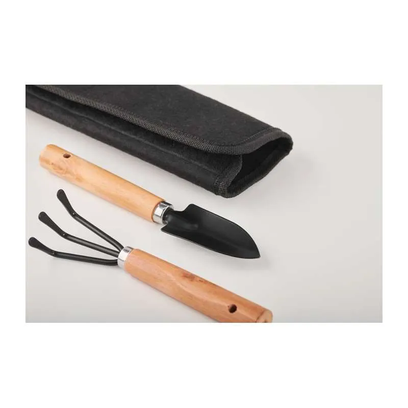 3 outils de jardinage