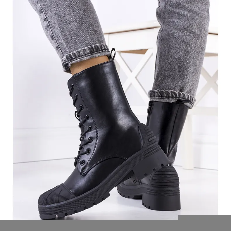 Bottes noires de Tergaron le noir